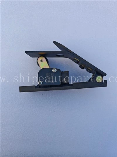 Elektroninis akceleratoriaus pedalas 803688233 (406788), skirtas XCMG LW500KV ratinio krautuvo kabinos atsarginėms dalims